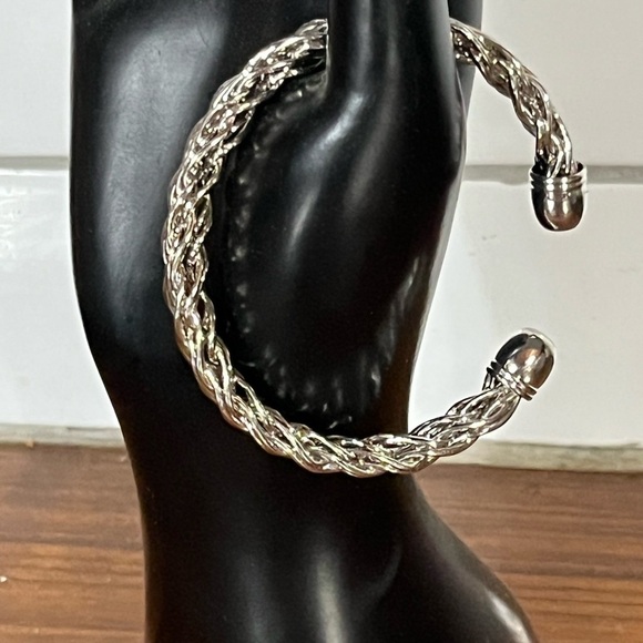None Jewelry - Elegant Silver Braided Bracelet
